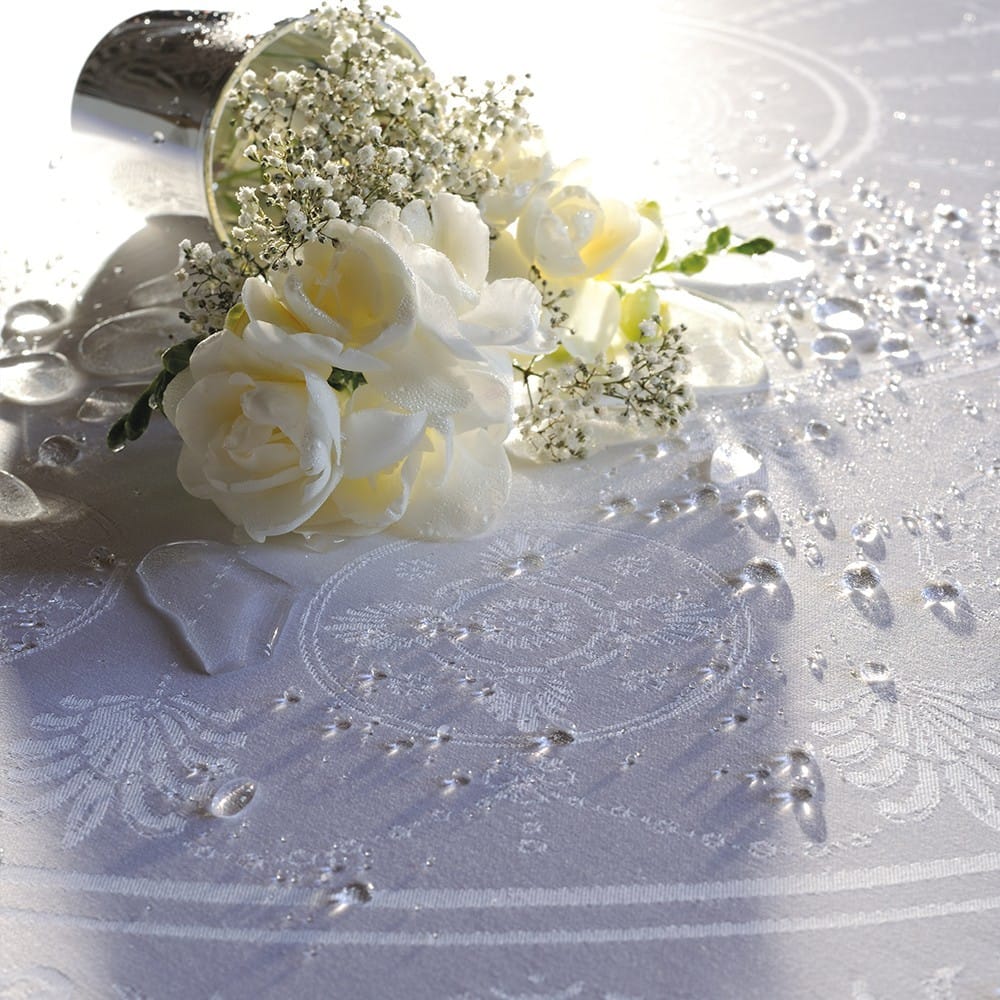 ガルニエ・ティエボーテーブルクロス　エロイーズダイヤ　撥水