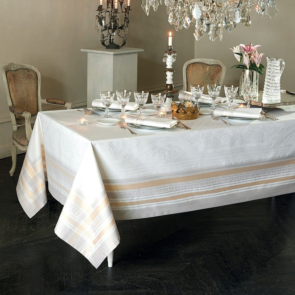 ガルニエ・ティエボーテーブルクロス　ギャラリーデグラスヴェルメーユ