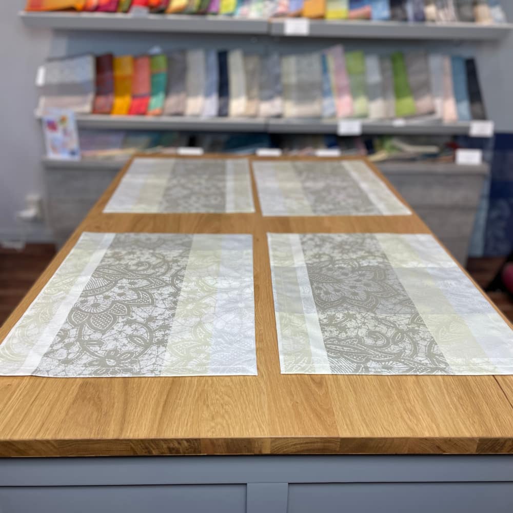 ガルニエ・ティエボー　ミルダンテル ゴールド　ランチョンマット