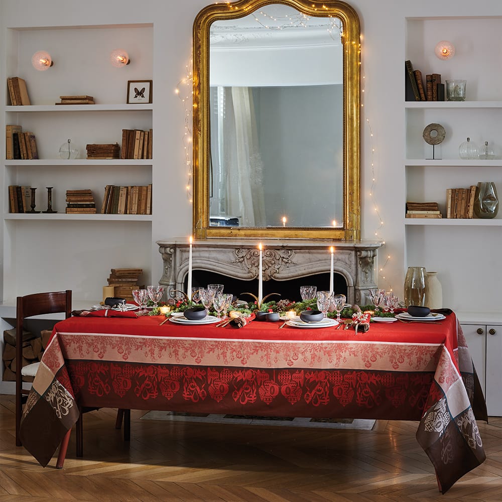 ガルニエ・ティエボー クーロンヌドノエル ルージュ テーブルクロス