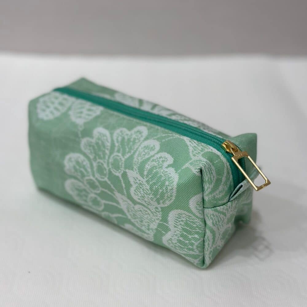 カラーファスナーポーチ　ミルレースアマンド