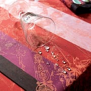 ガルニエ・ティエボーテーブルクロス　パラスルビーの撥水イメージ