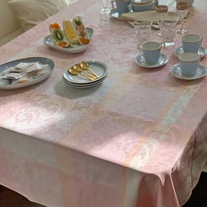 ガルニエ・ティエボー ピンク テーブルクロス